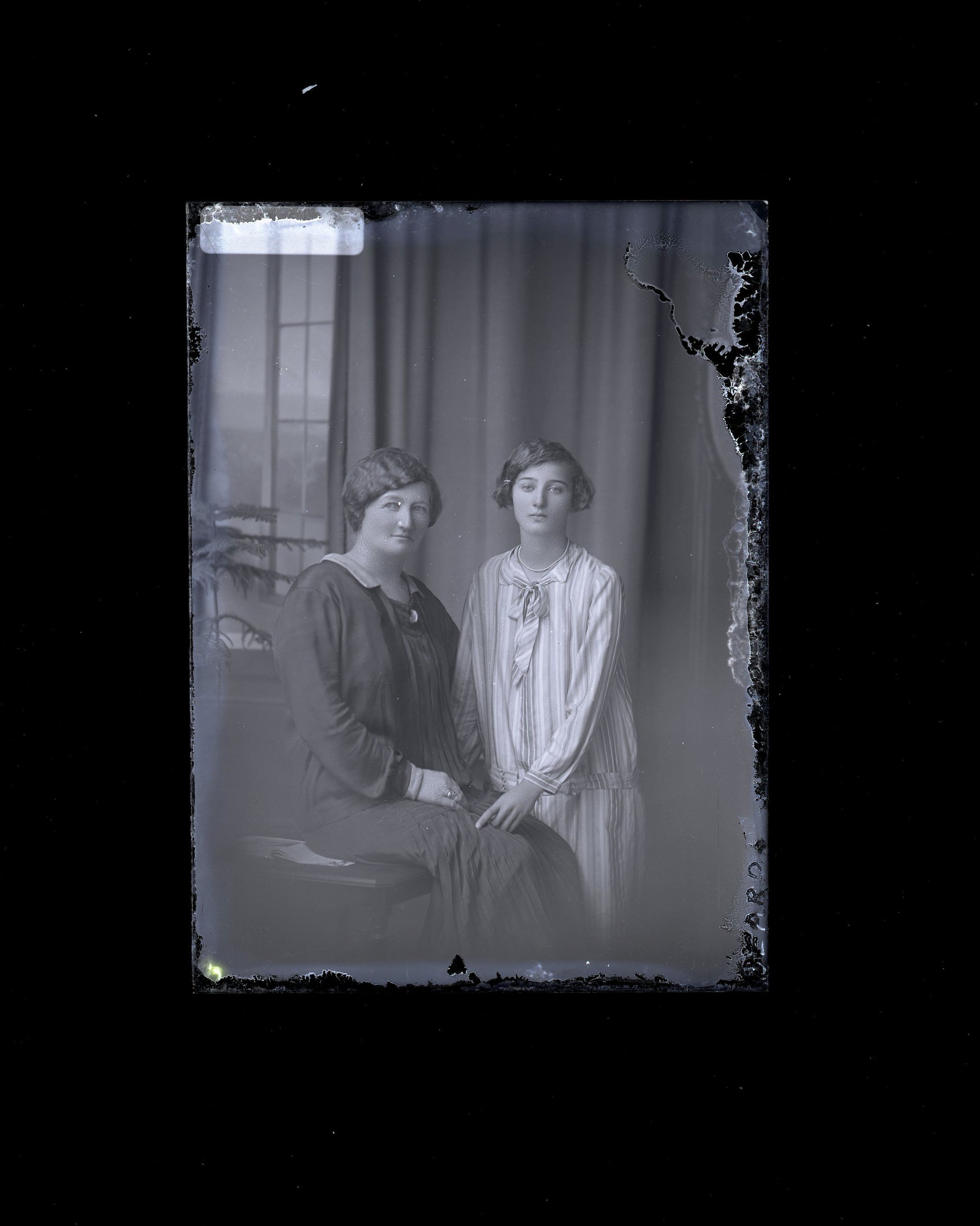 Two Women - Searpe