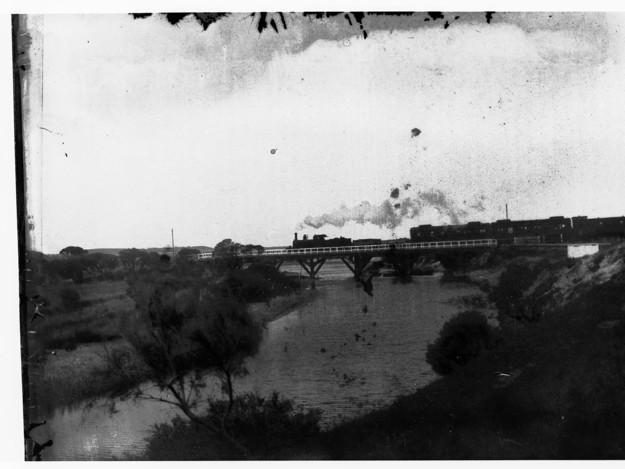 Train crossing over the Alexandra Bridge