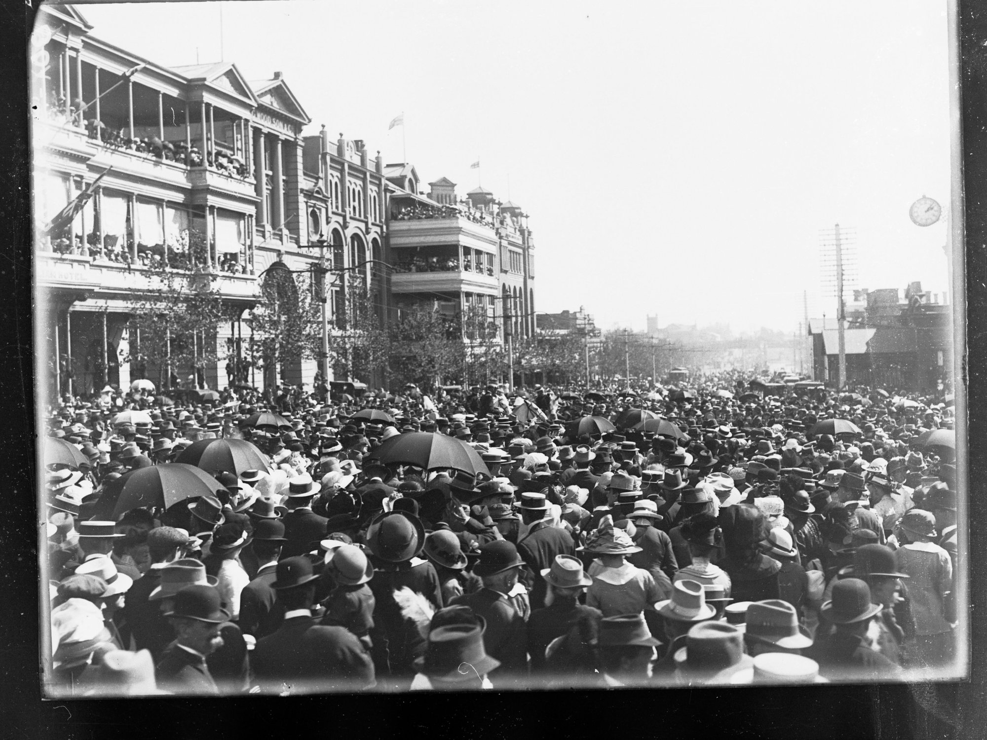 Expeditionary forces parading on North Terrace,  showing South Australia Hotel