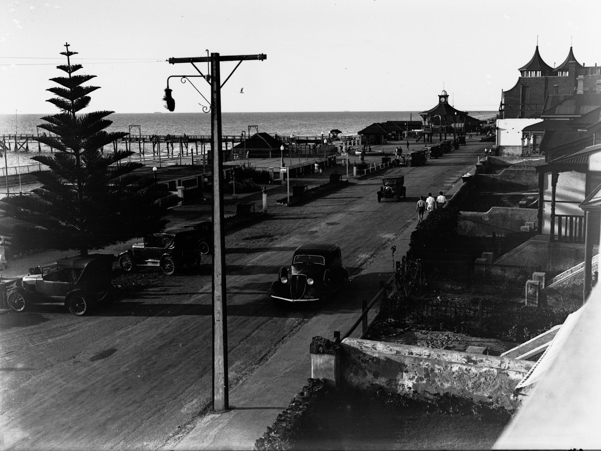 Henley Beach showing street with automobiles along side of road
