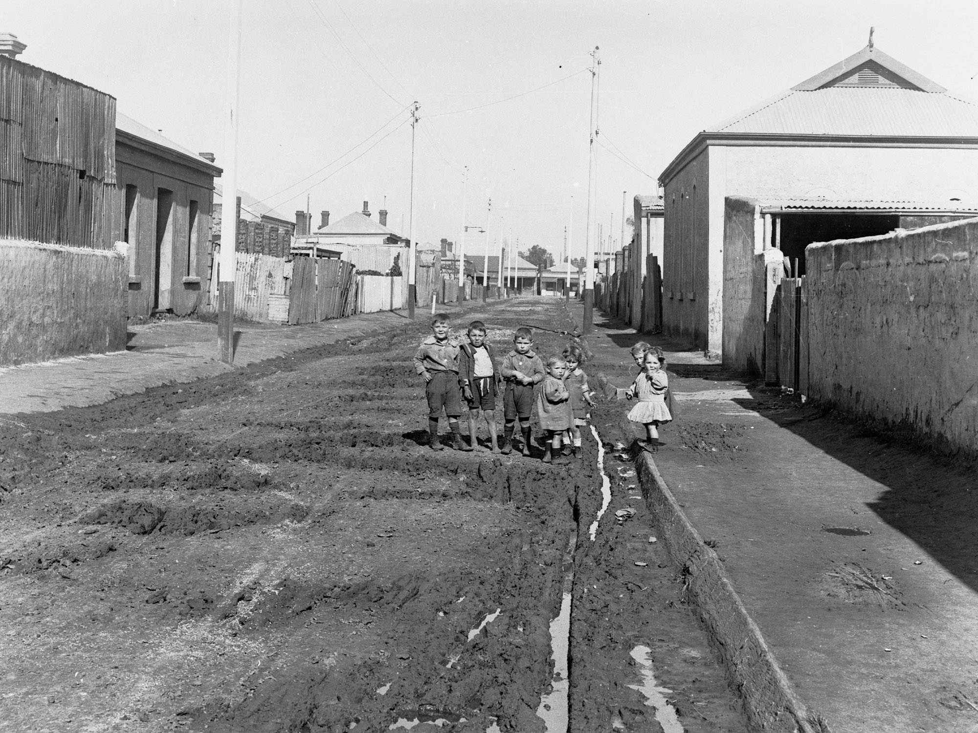 Group of working class children standing in Hocking Street  Brompton 