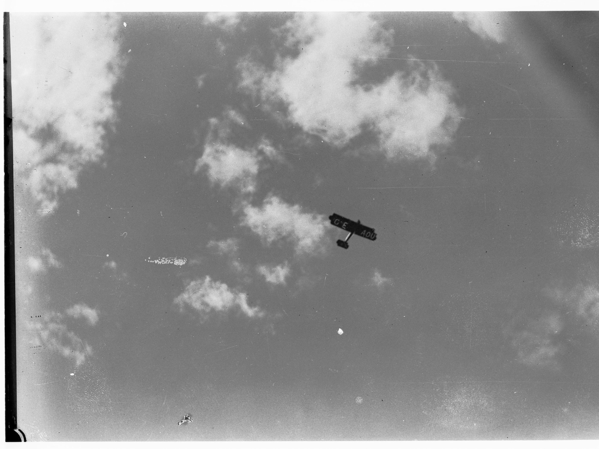 Plane flying in sky - Sir Ross &amp; Sir Keith Smith's Vickers Vimy aeroplane after its flight from England