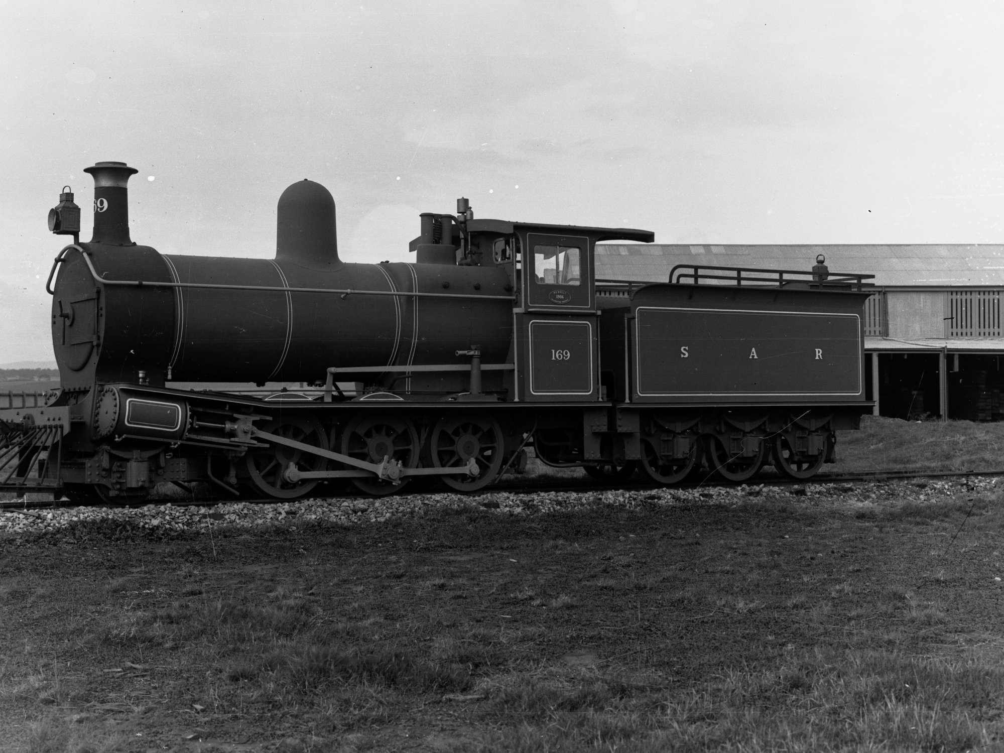YX Class Locomotive Engine