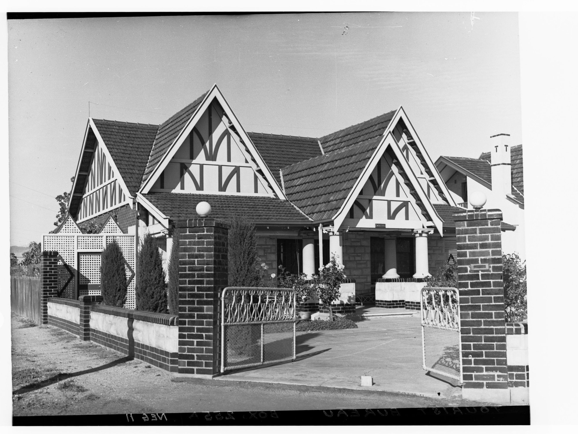 Tourist Bureau showing large house