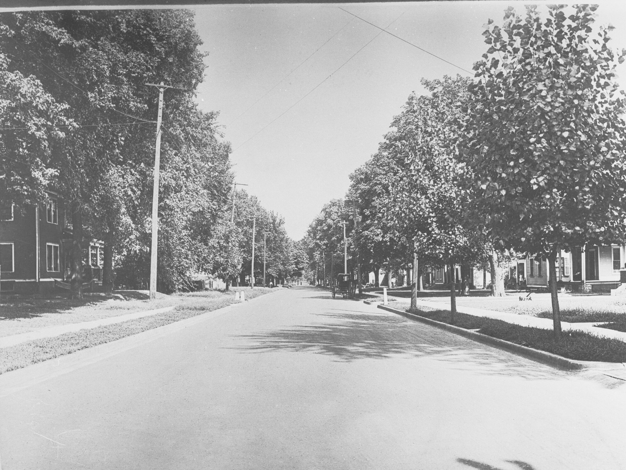 View of street and housing in USA suburb - Town Planning photos USA