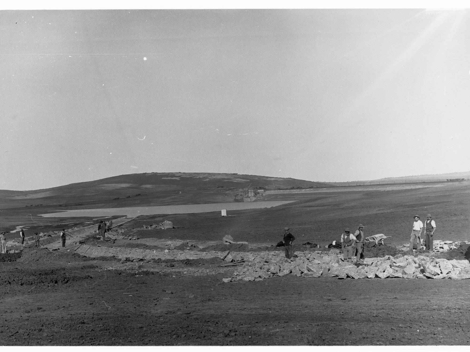 Bundaleer Reservoir - men working on channel