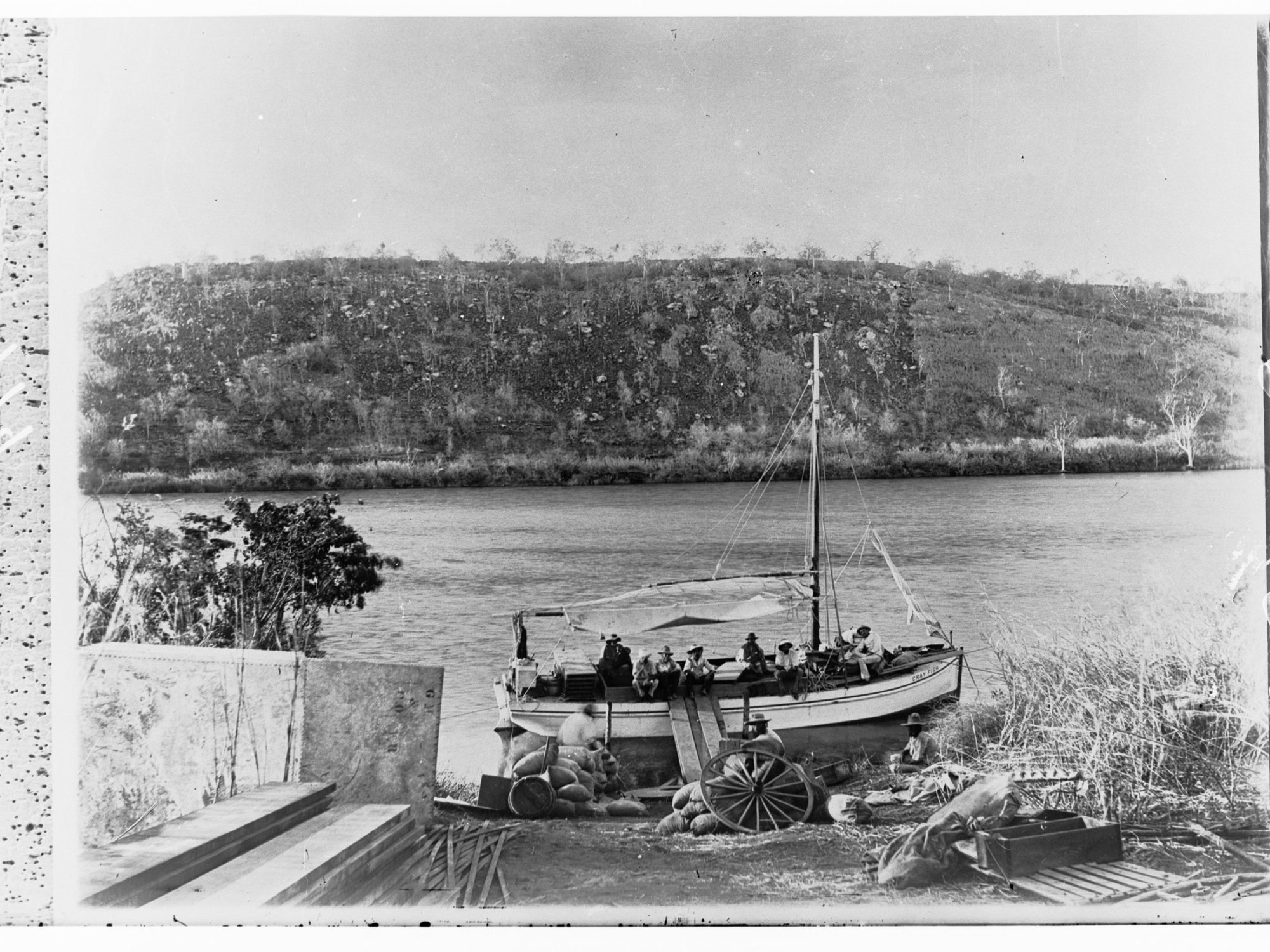 Northern Territory - unloading supplies from boat "Cray Fish" on Victoria River