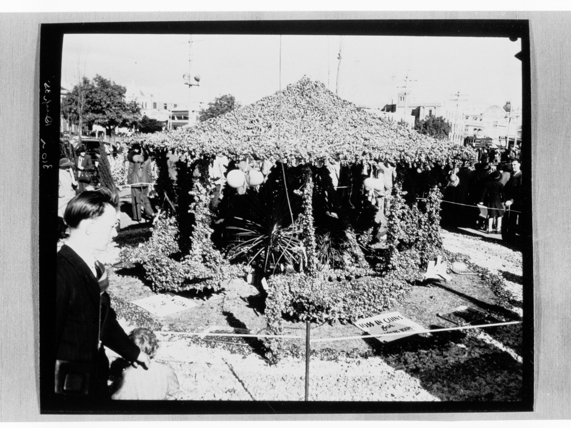 National Flower Day Festival held in Adelaide on the 21st September 1949