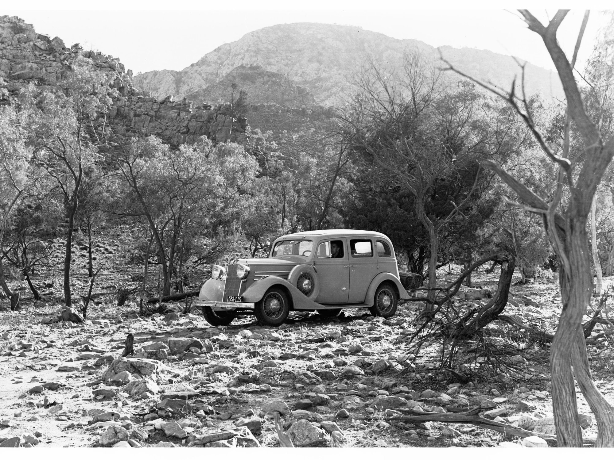 Automobile at Finke River Gorge