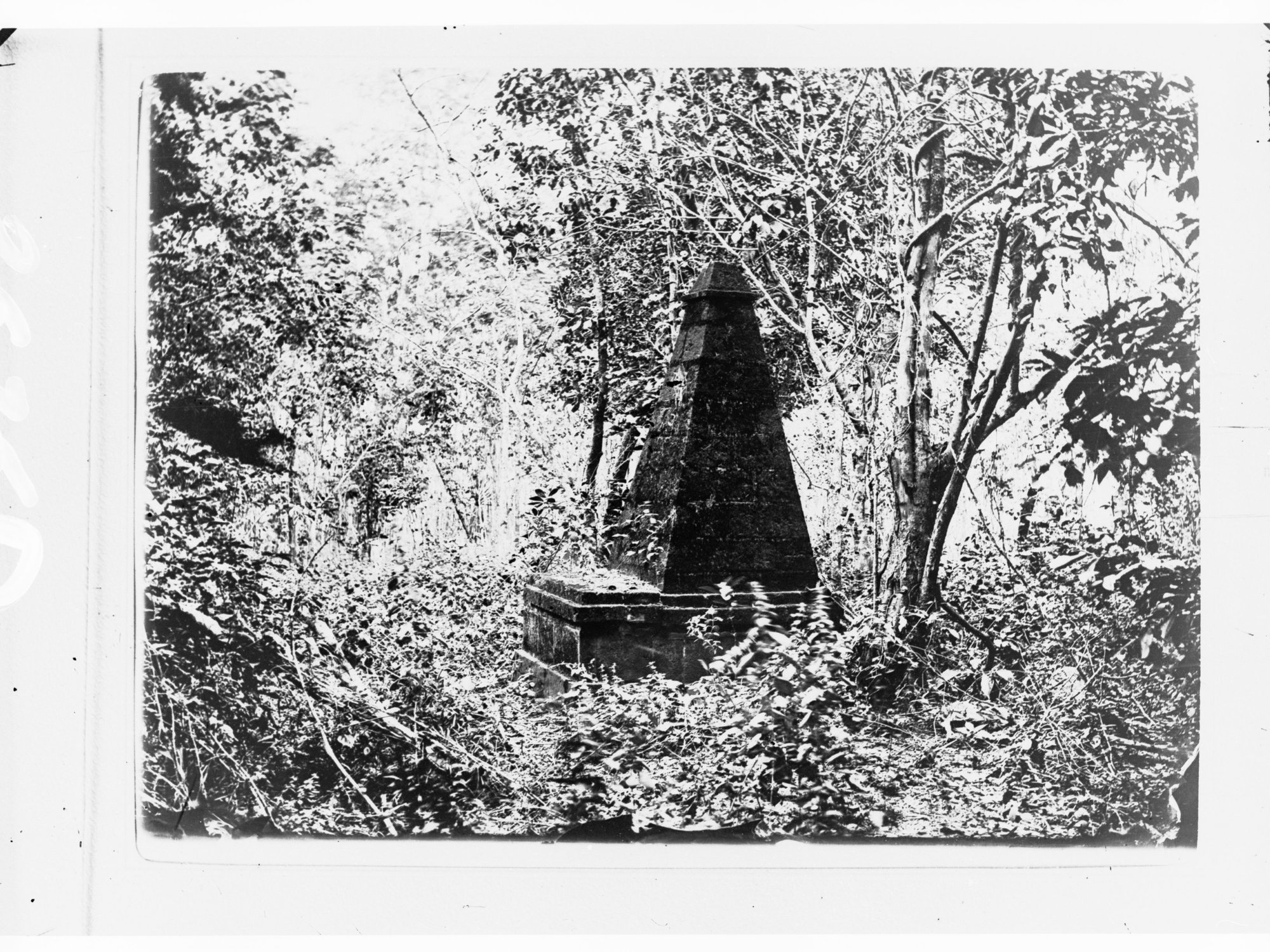 Monument, old cemetery, Port Essington - Northern Territory