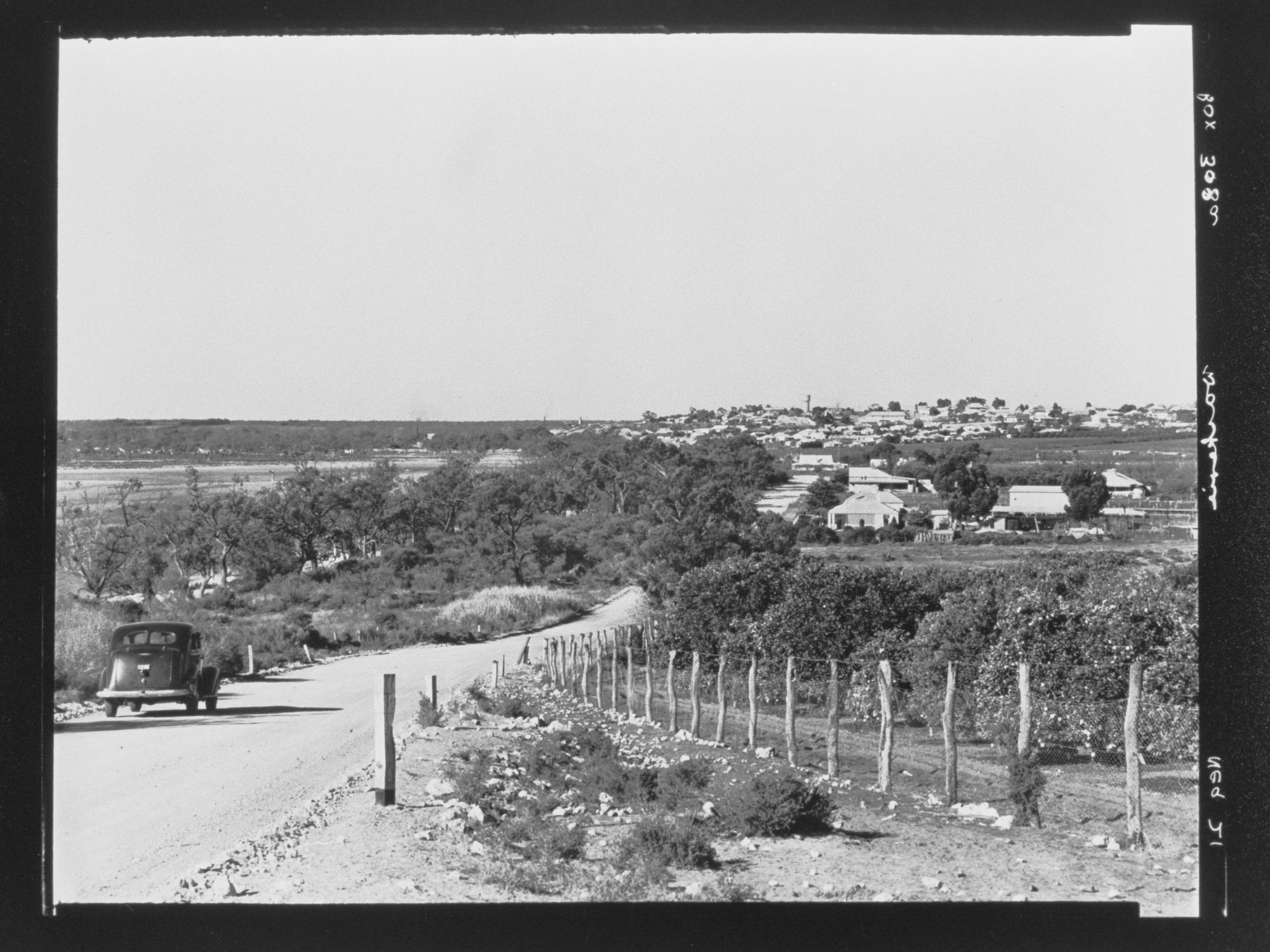 Waikerie - road into town