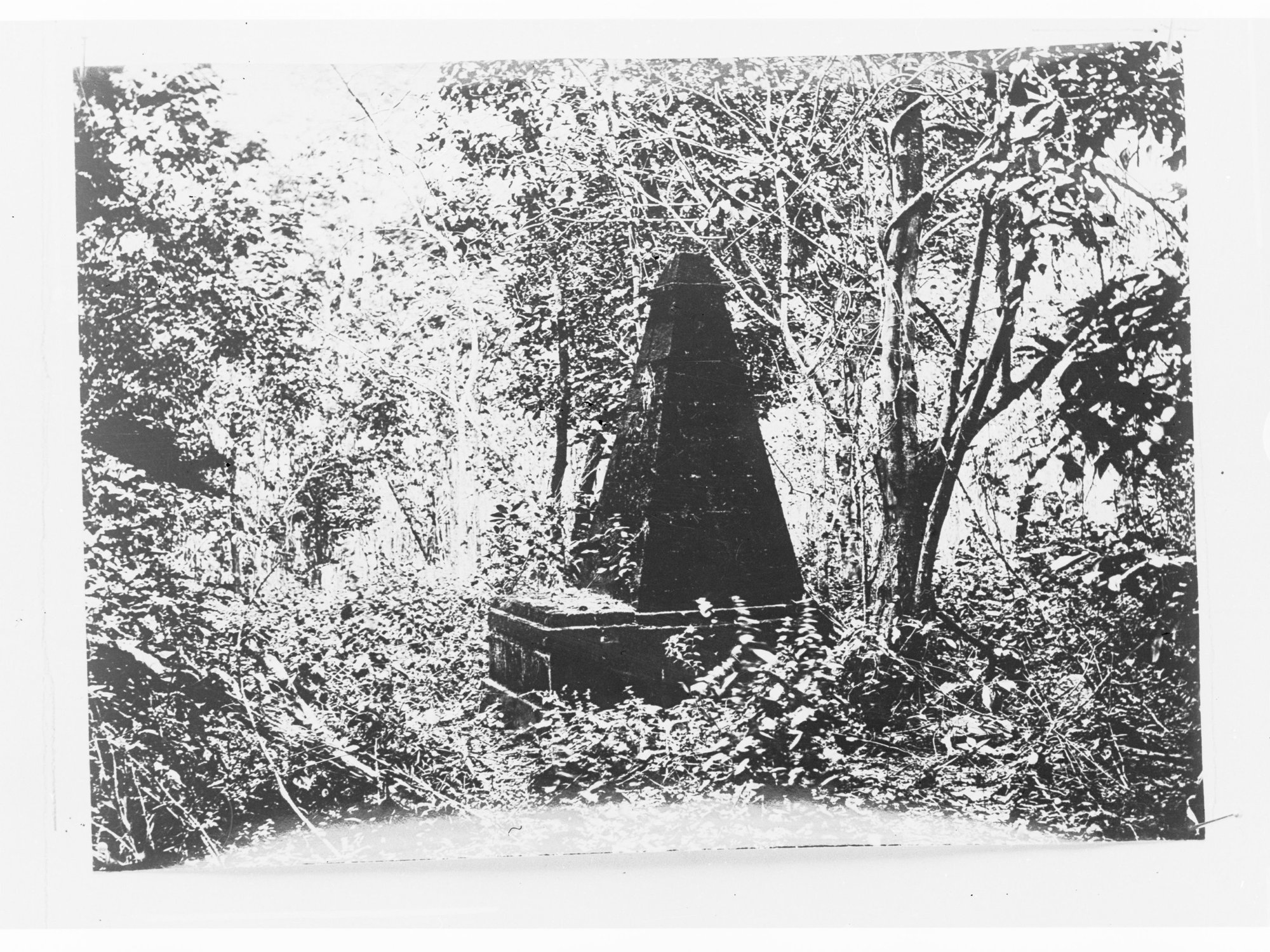Monument, old cemetery, Port Essington - Northern Territory