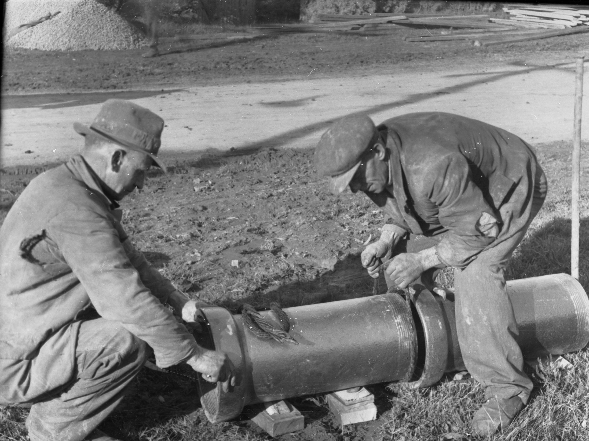 Sewers Department, Oaklands, joining pipes