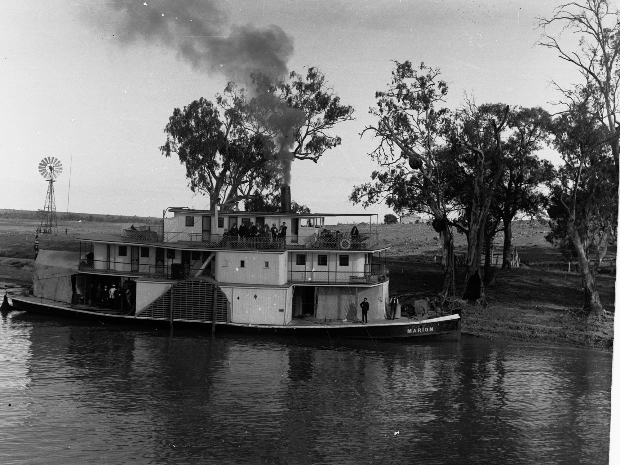 Paddlesteamer Marion on River Murray