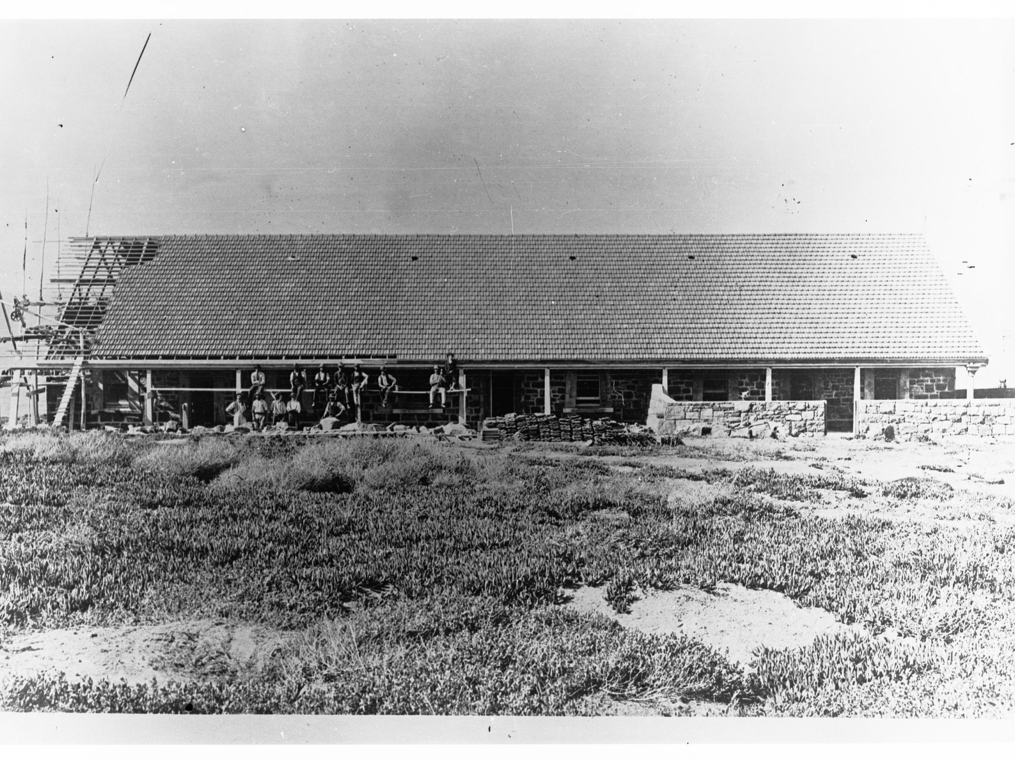 Construction of an Unknown Building