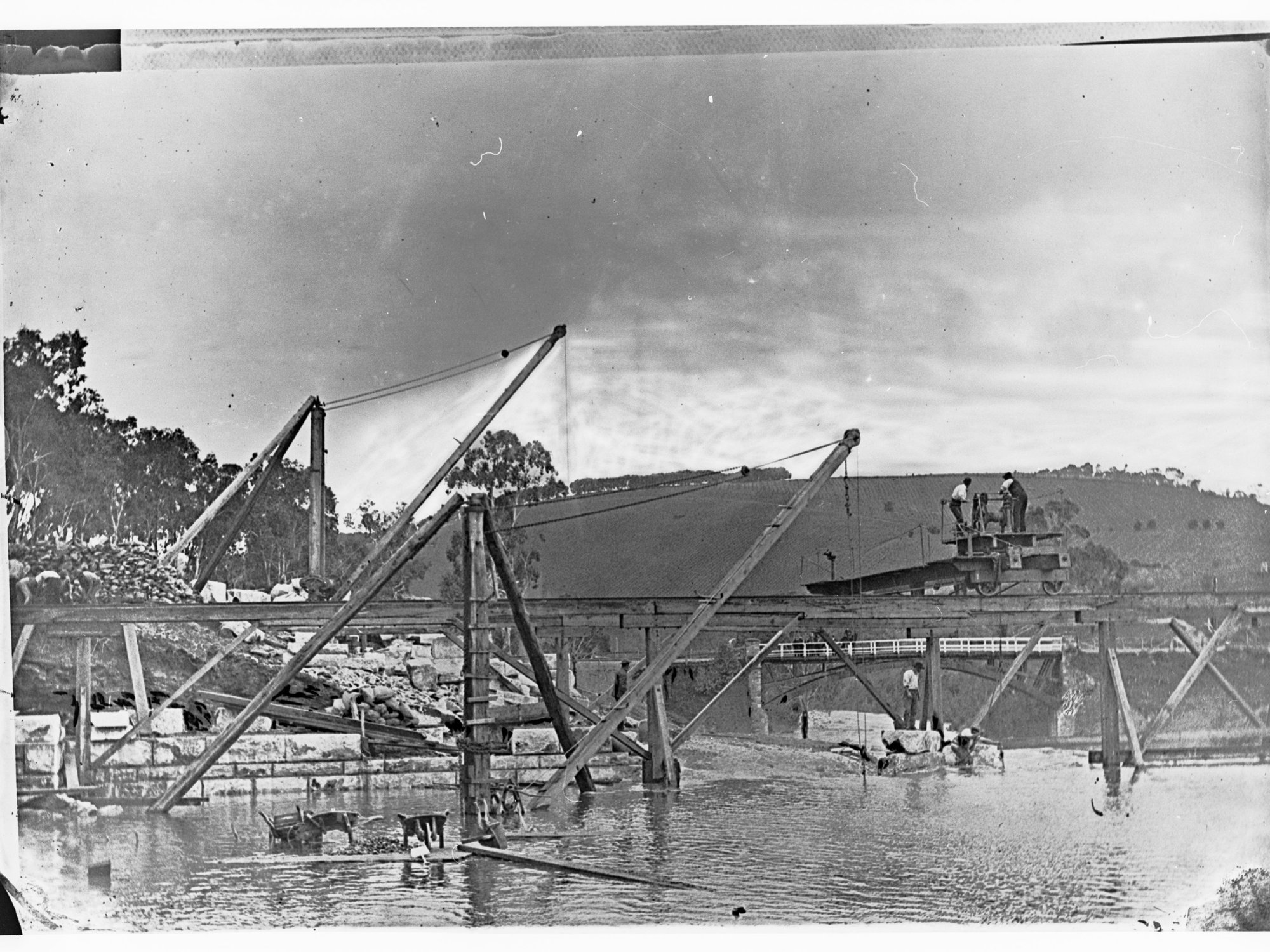 Happy Valley Waterworks - construction of the Clarendon Weir