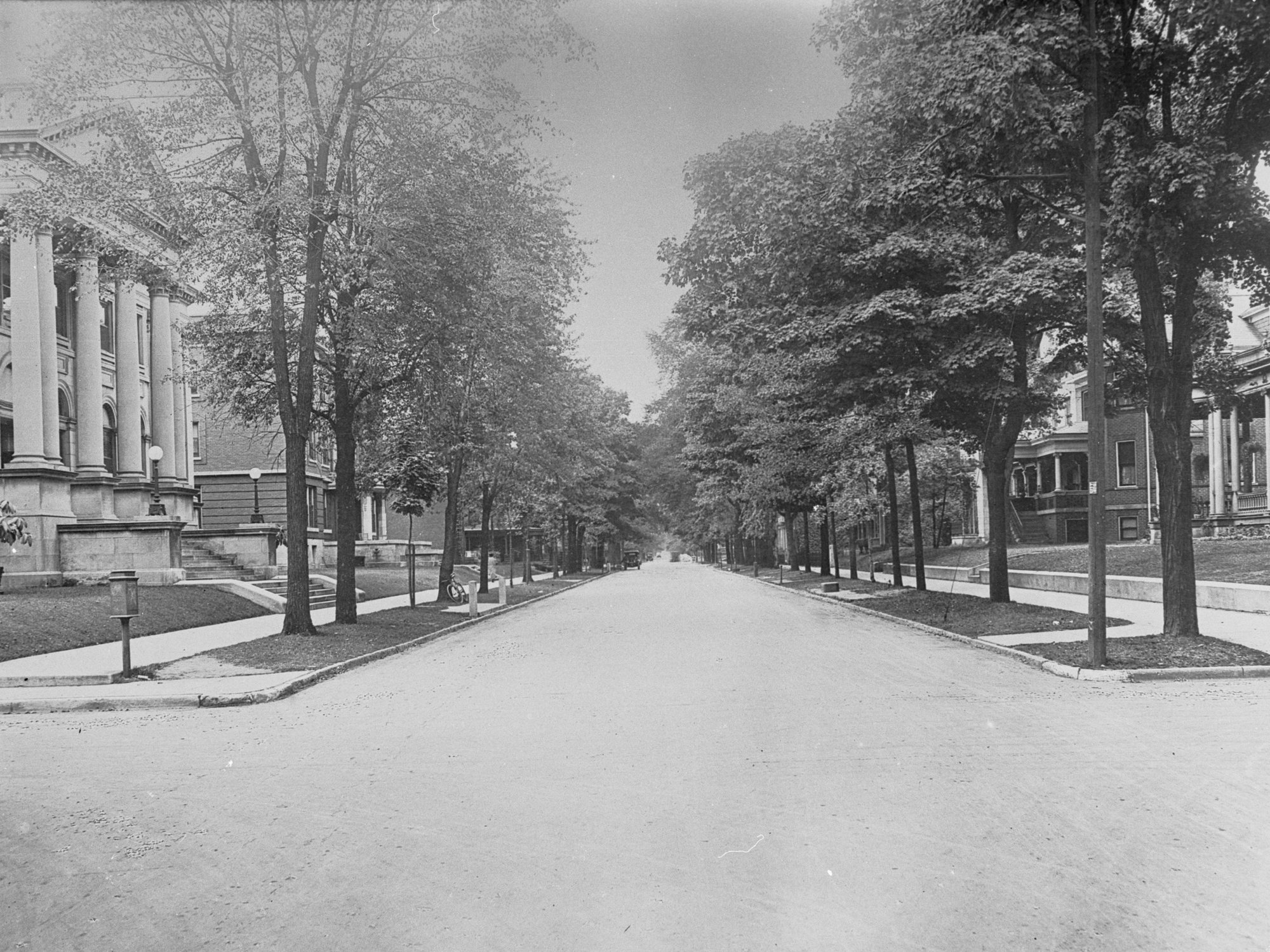 View of unknown street in USA - Town Planning photos USA