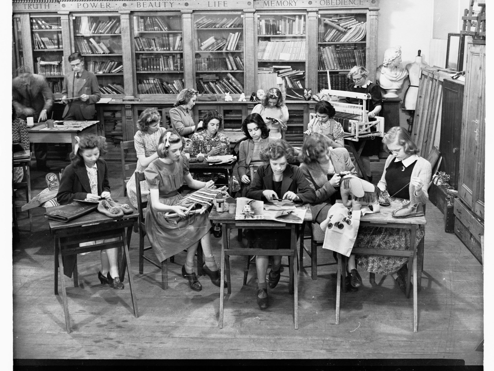 School of Arts - Girls Weaving