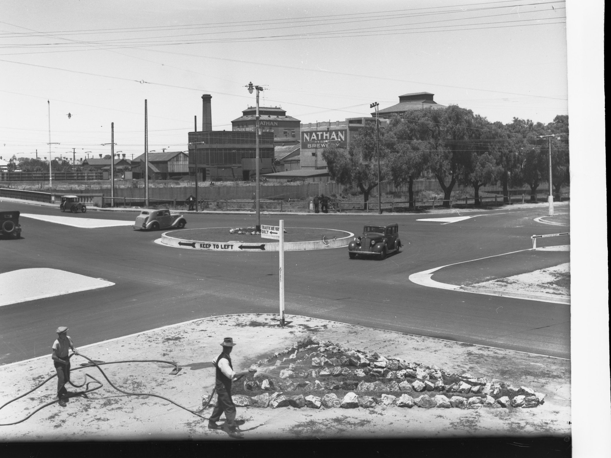 Port Road bridge at Hindmarsh showing automobiles