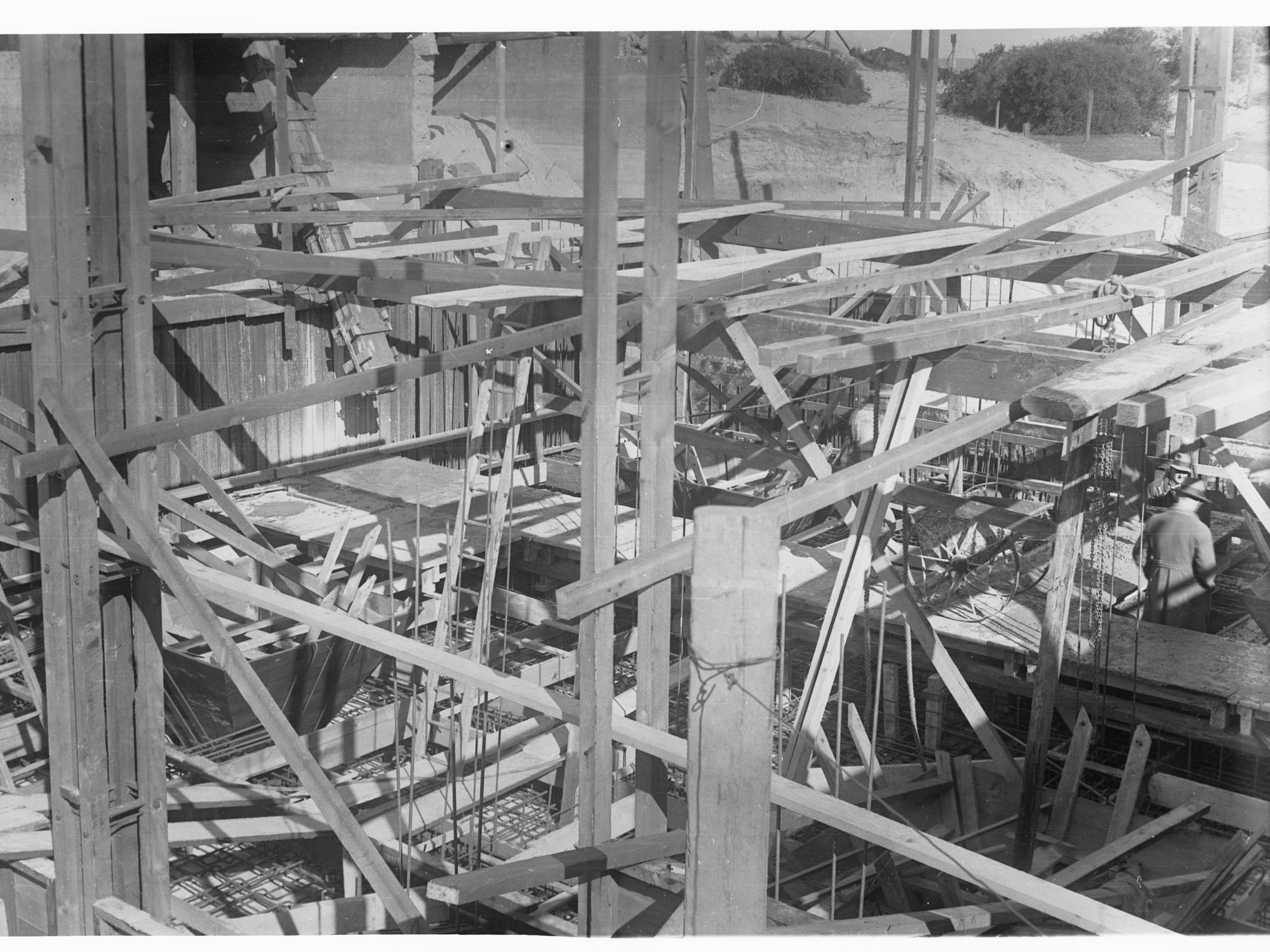 Glenelg Treatment Works Floor Construction, Preliminary Settling Tank