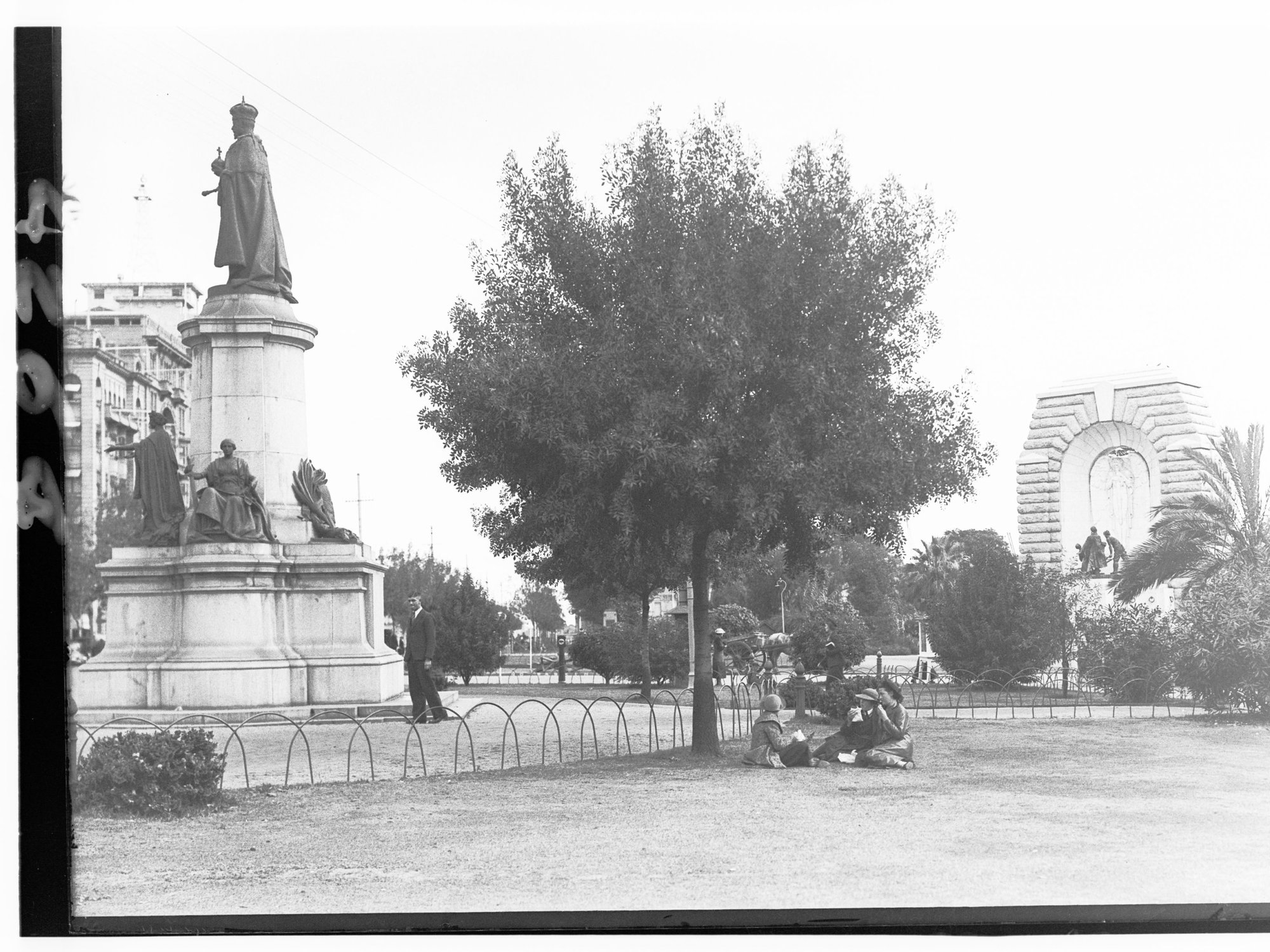 King Edward VII memorial and National War Memorial on North Terrace