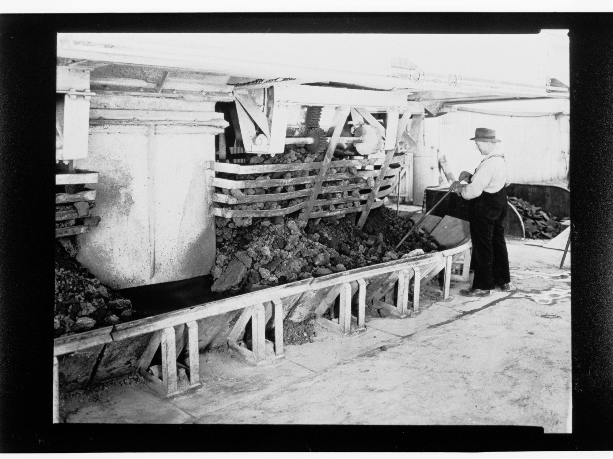 Port Pirie - man working with wood