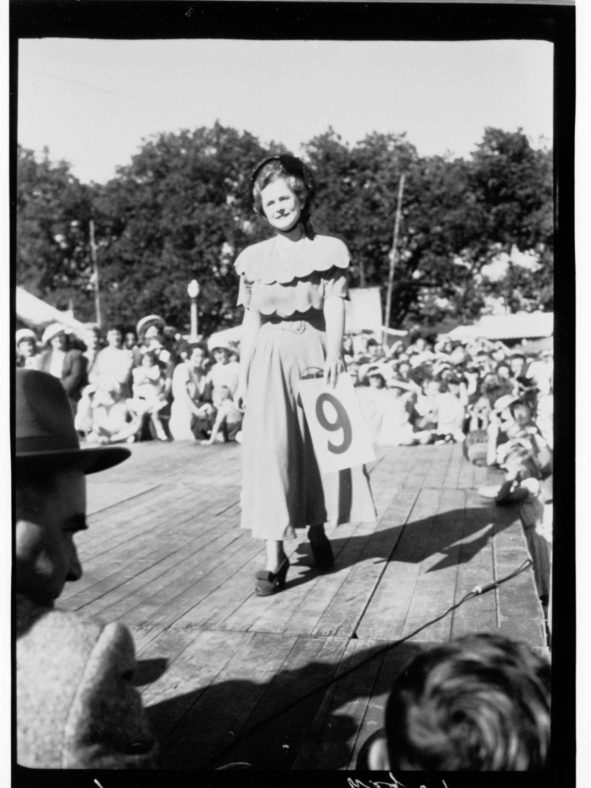 Henley on Torrens - entrant in beauty contest (No. 9)