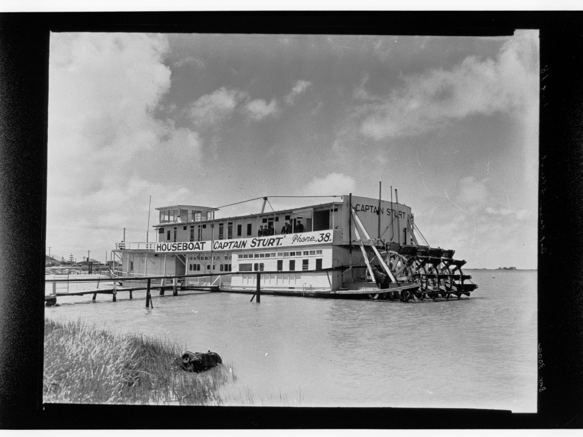 Captain Sturt Houseboat