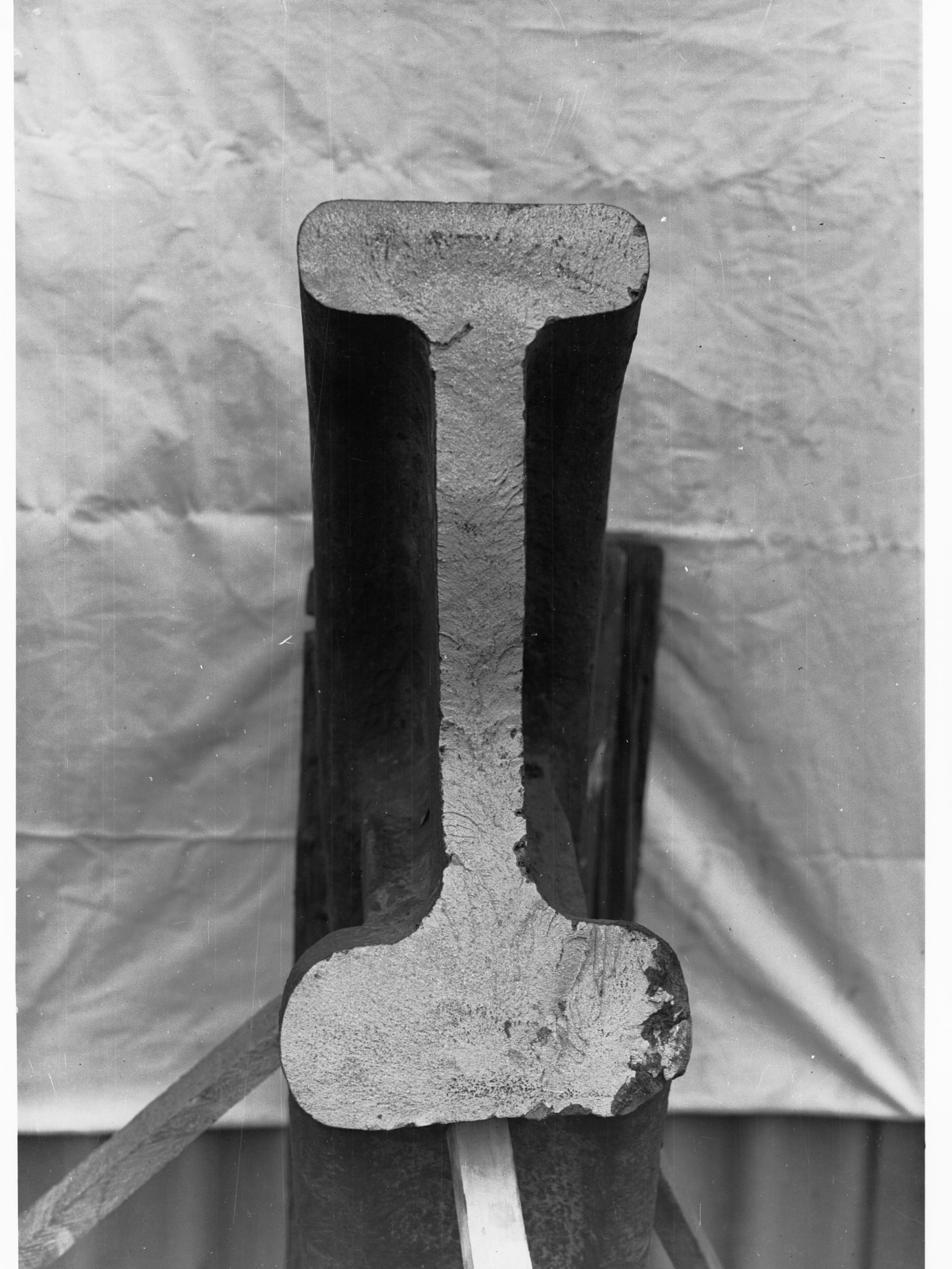 Hydraulic Rivetter, Islington (rivetter is broken)