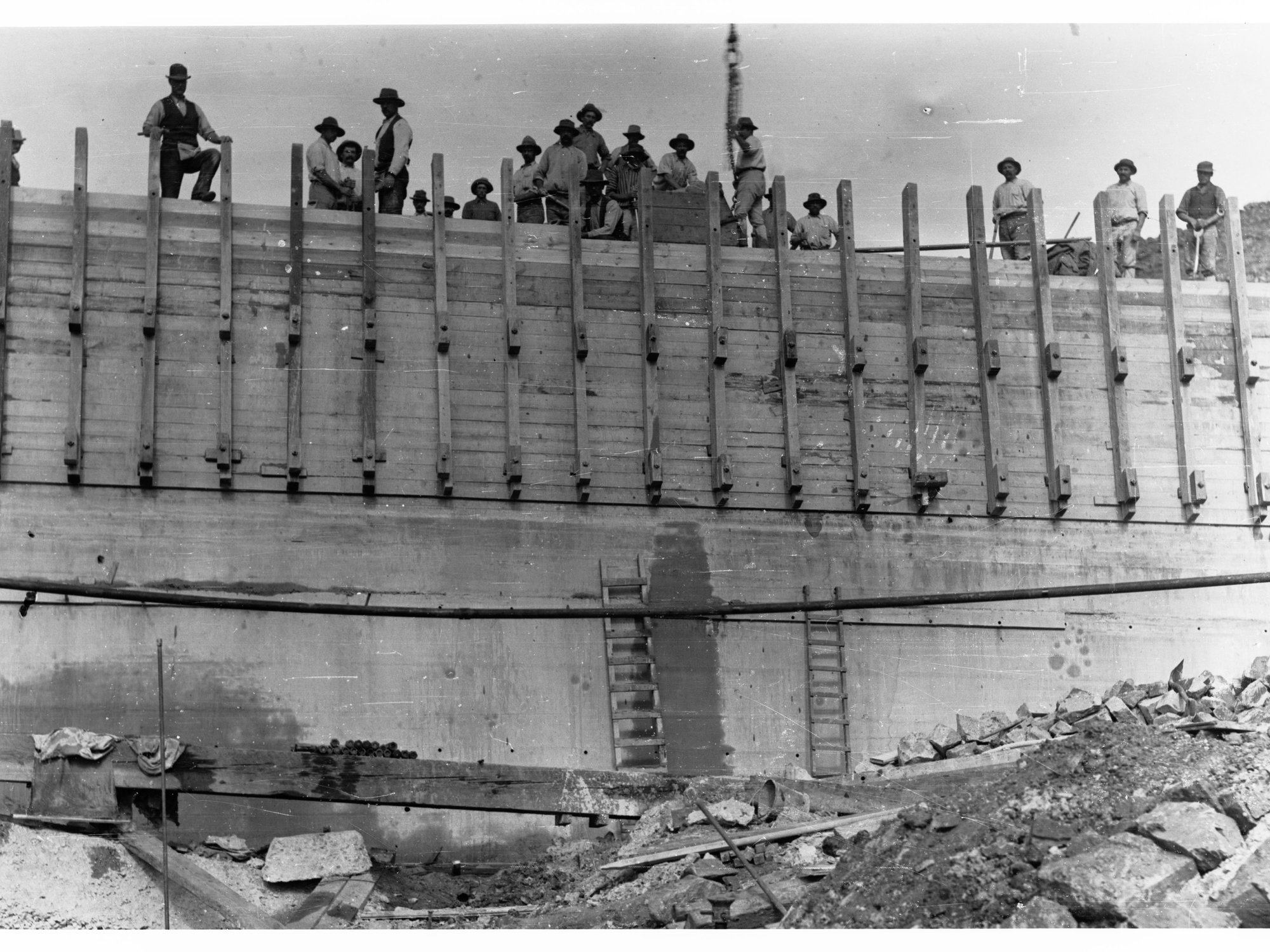 Barossa Dam Men Working