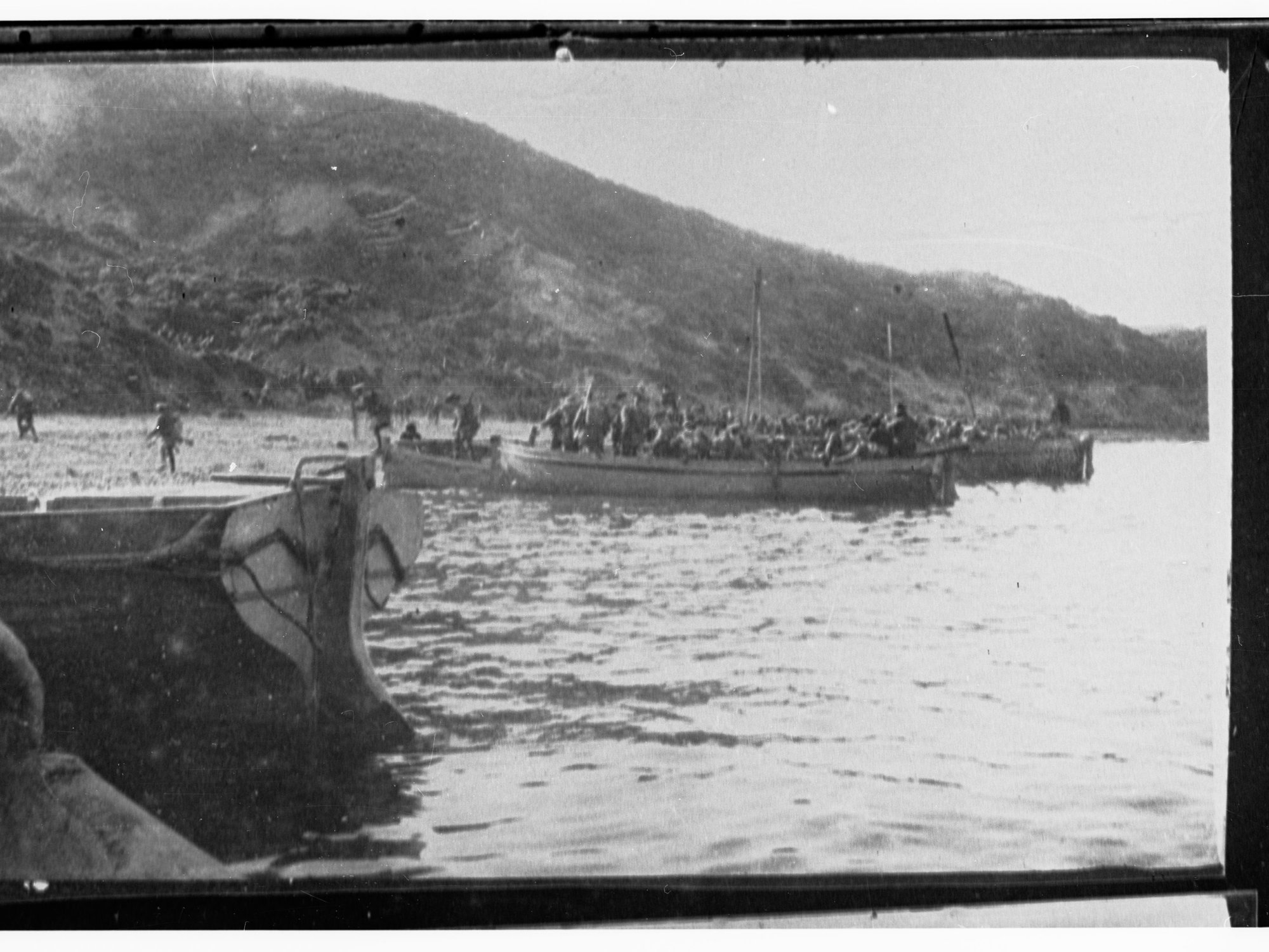 Soldiers arriving in boats at Gallipoli