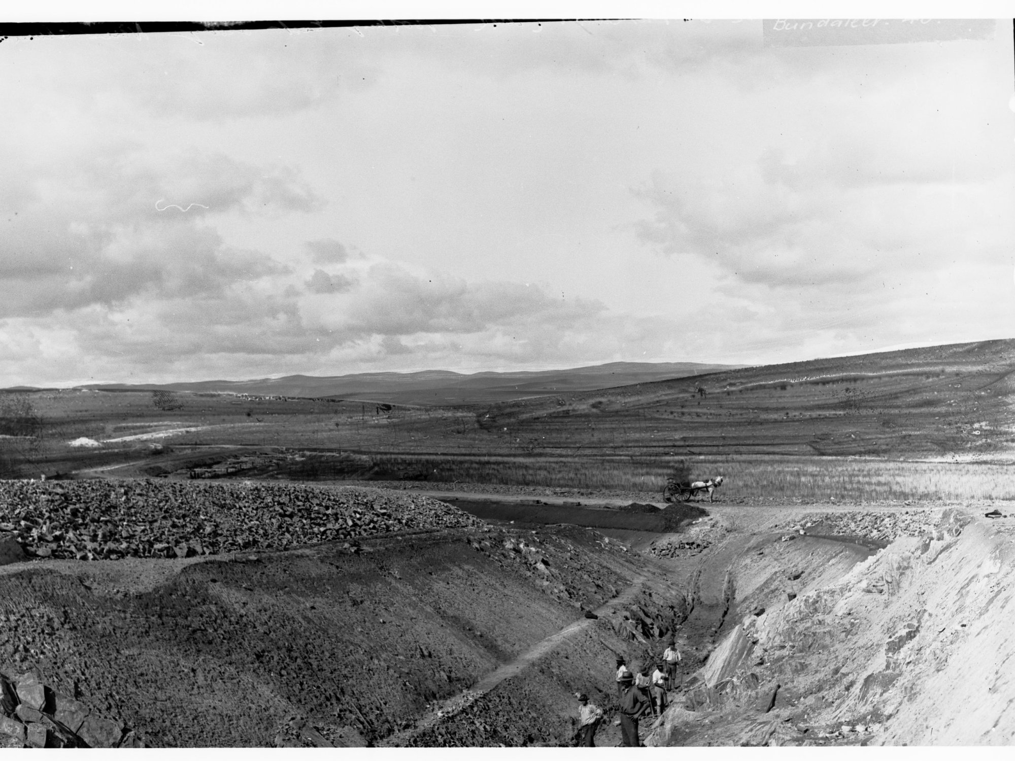 Bundaleer - showing men excavating new channel