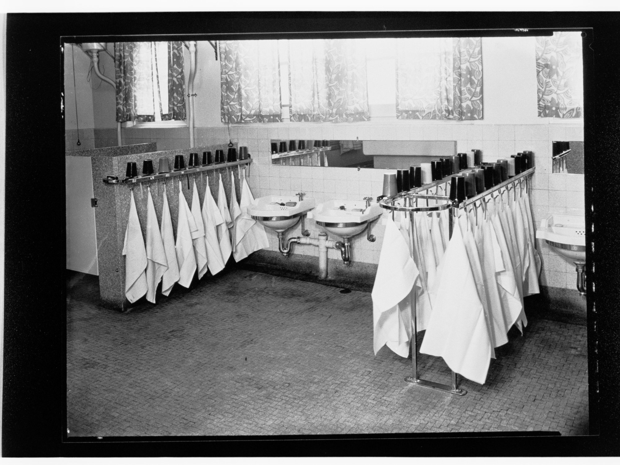 Children's Welfare Department - Towels and toothmugs in bathroom