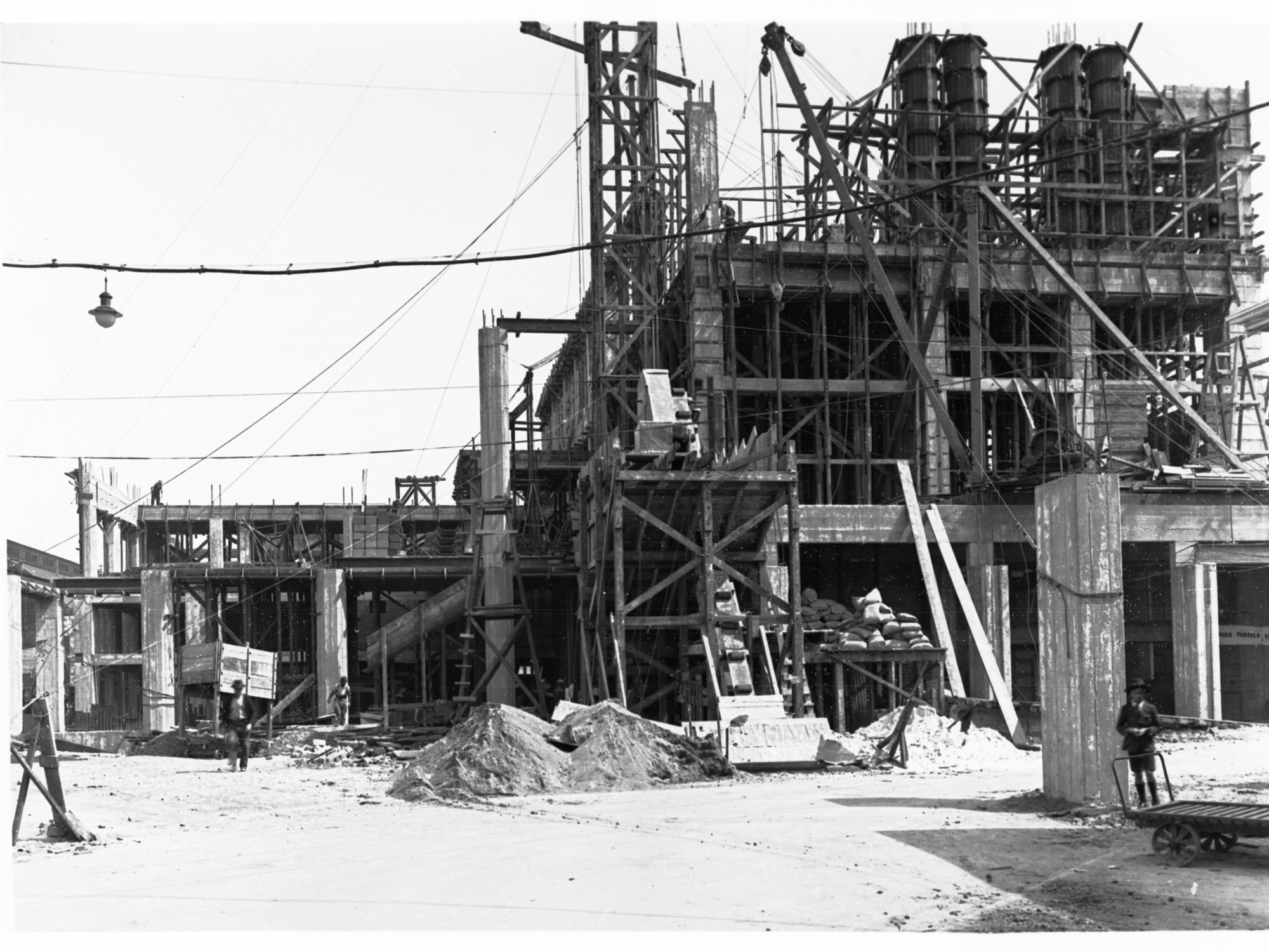 Construction of Adelaide Railway Station