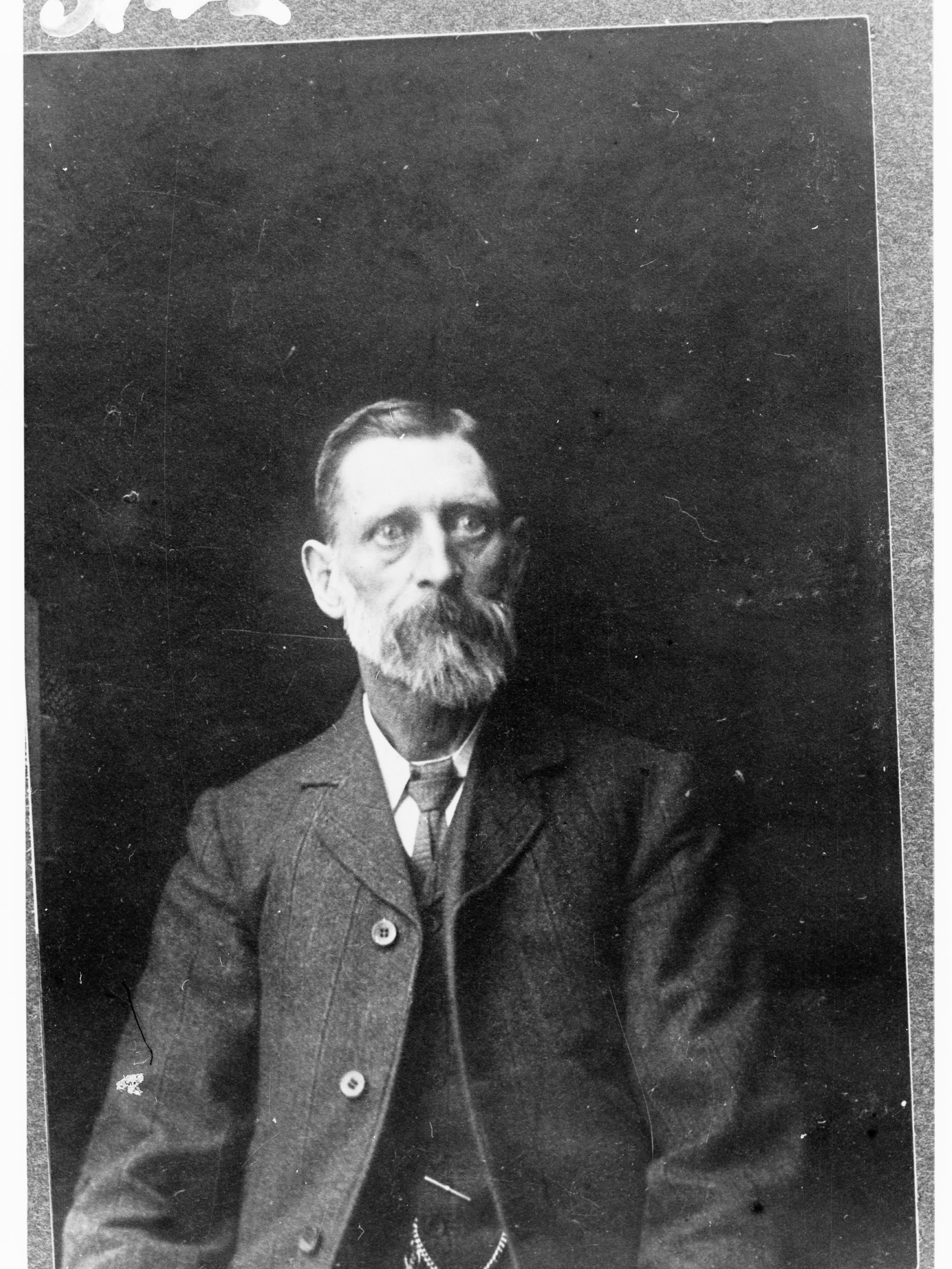 Portrait of an unidentified man - no information recorded