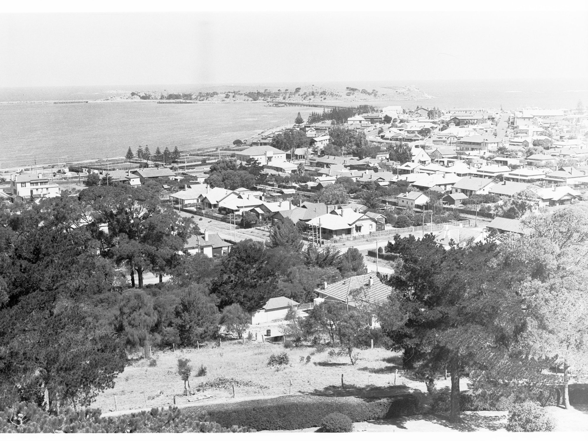 Victor Harbor - showing Granite Island