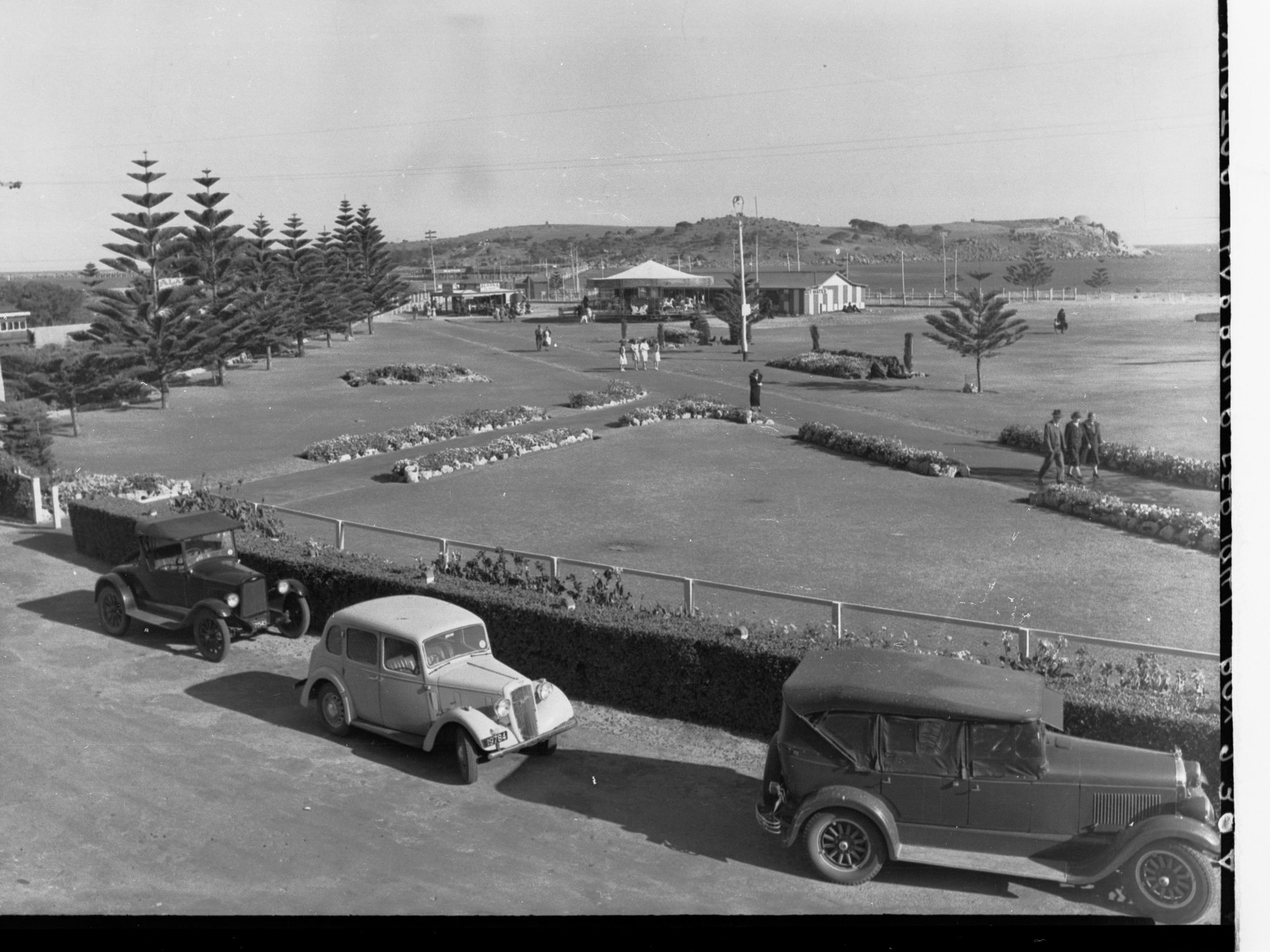 Park at Victor Harbor showing automobiles
