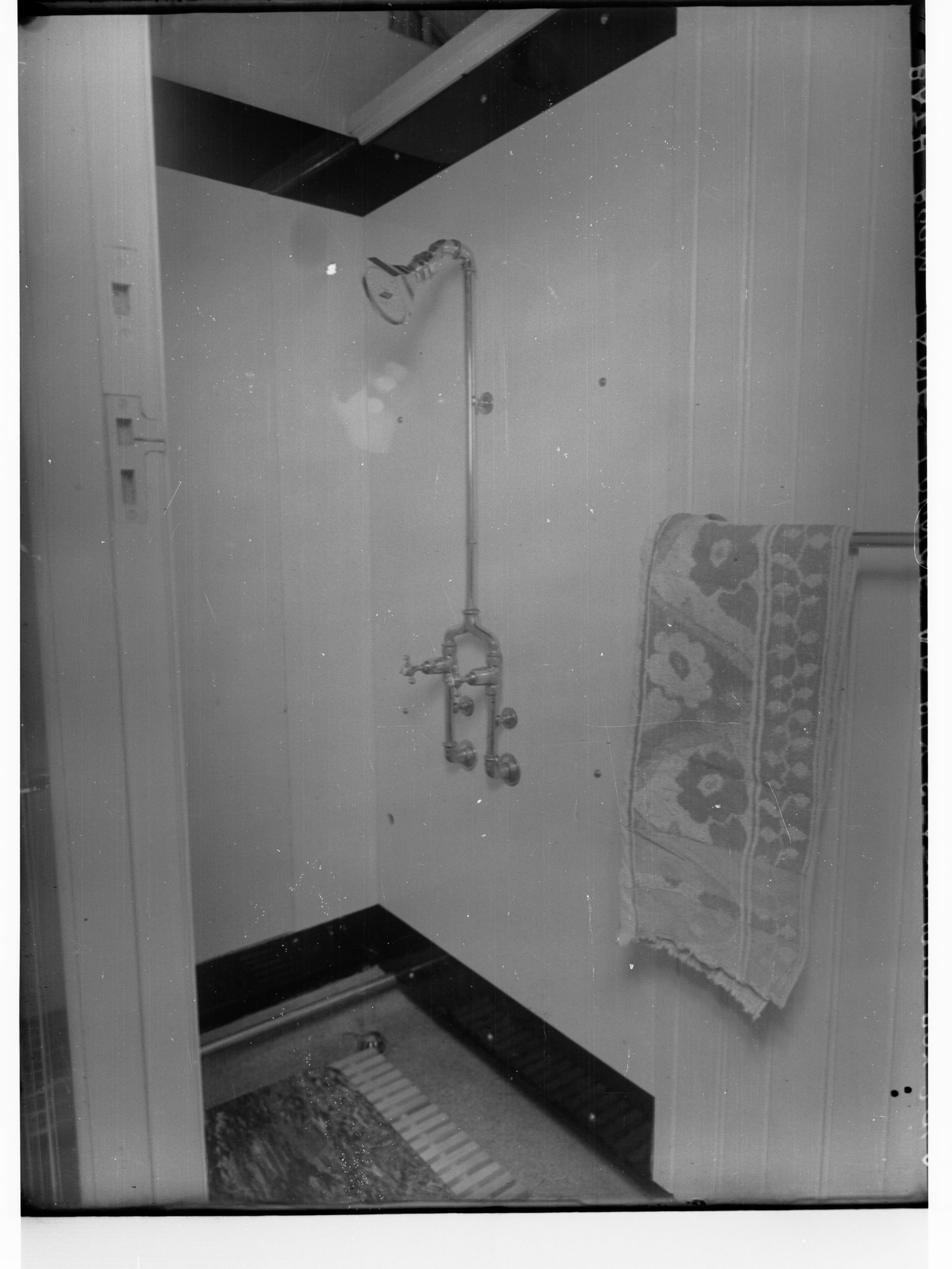 Ladies shower cubicle - Adelaide Railway Station