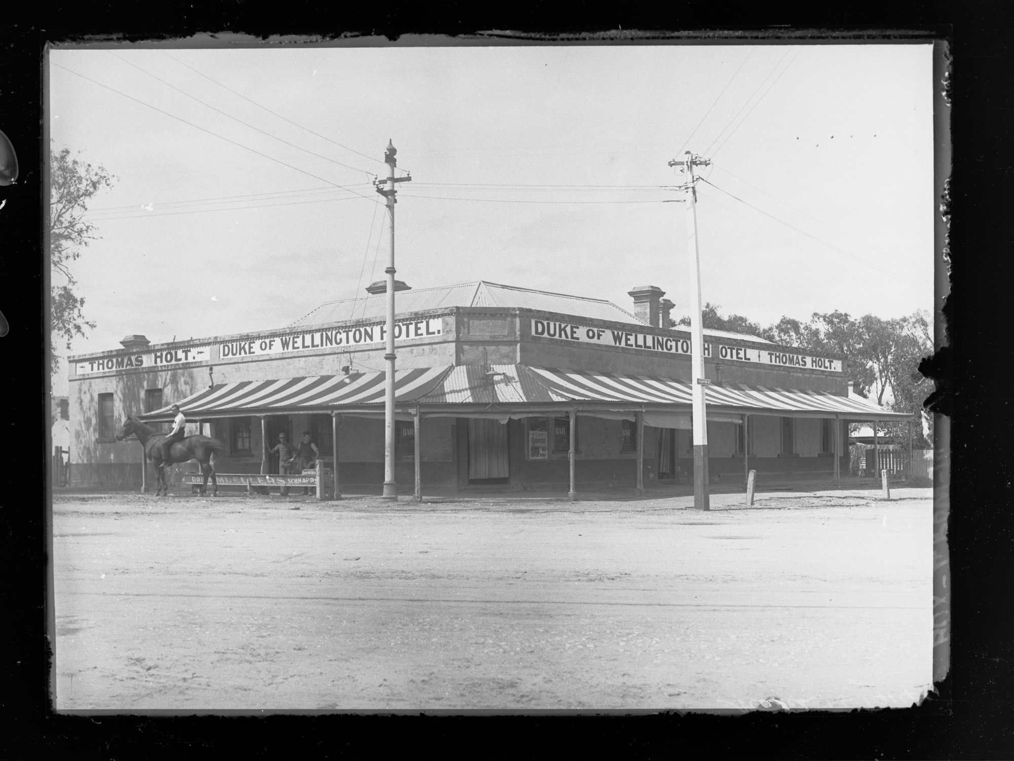 Duke of Wellington Hotel - Corner of Payneham Road and Wellington (now Portrush) Road, Payneham (Licensee T J Holt) - c. 1909