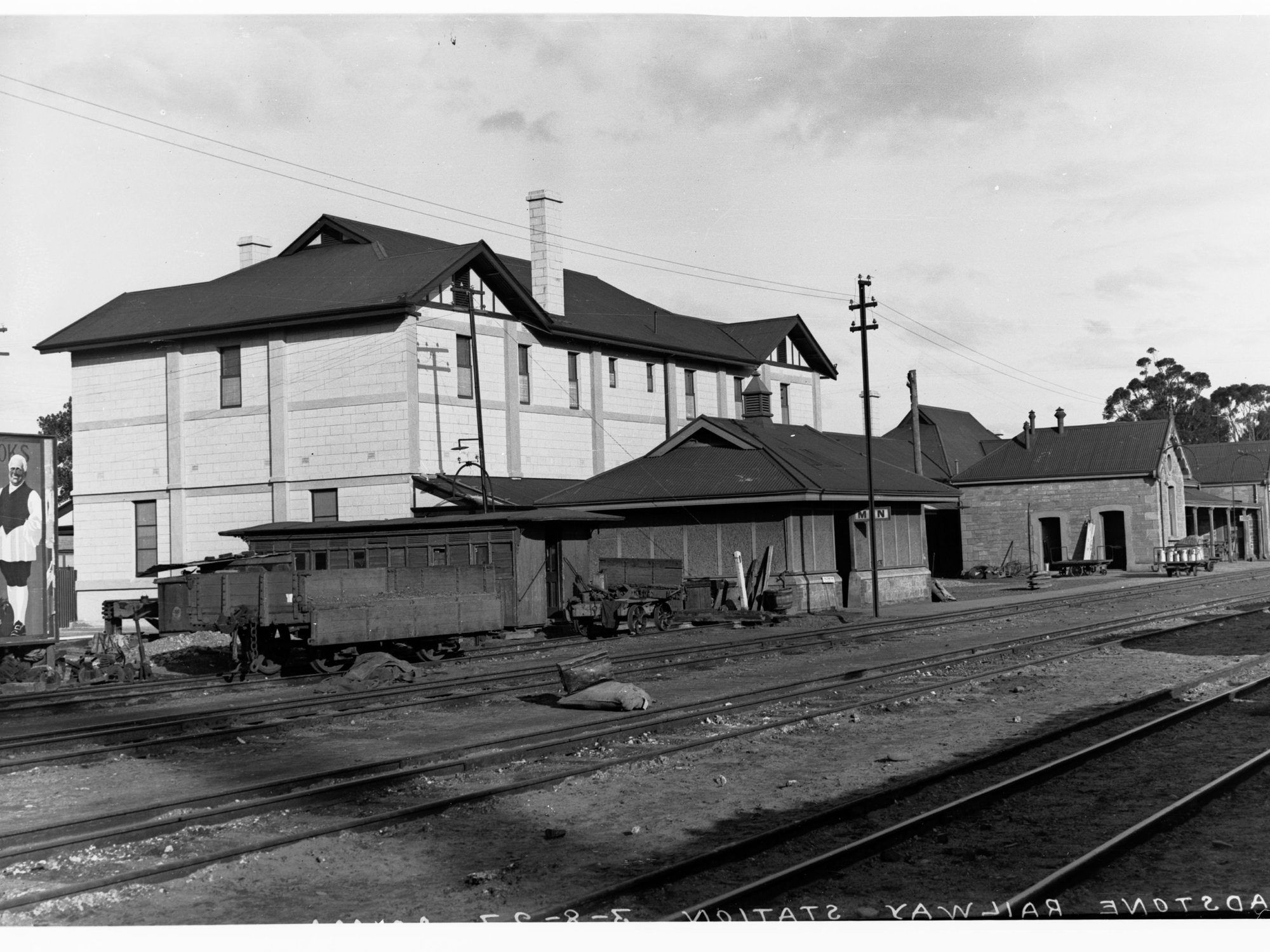 Gladstone Railway Station
