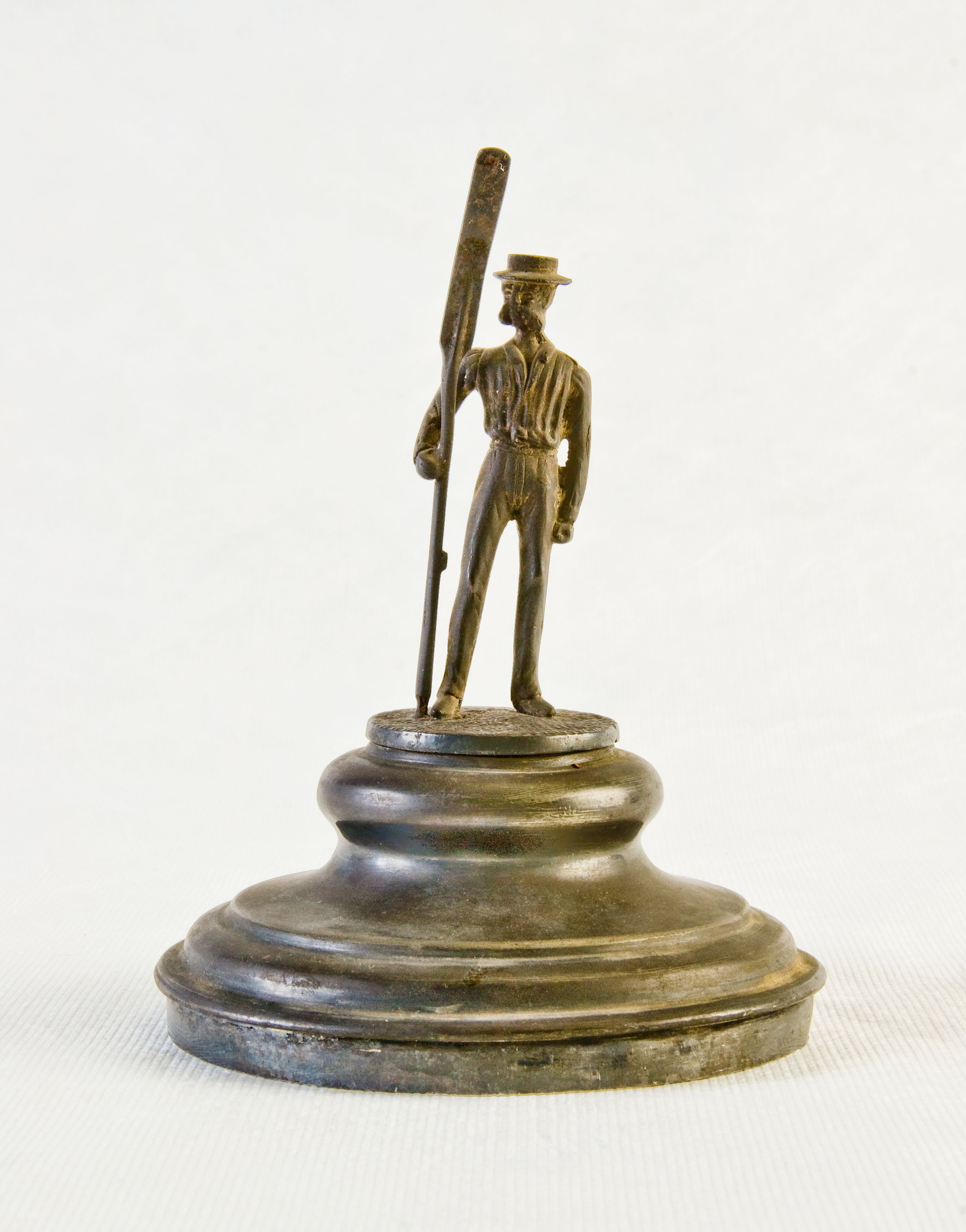 Rowing trophy lid