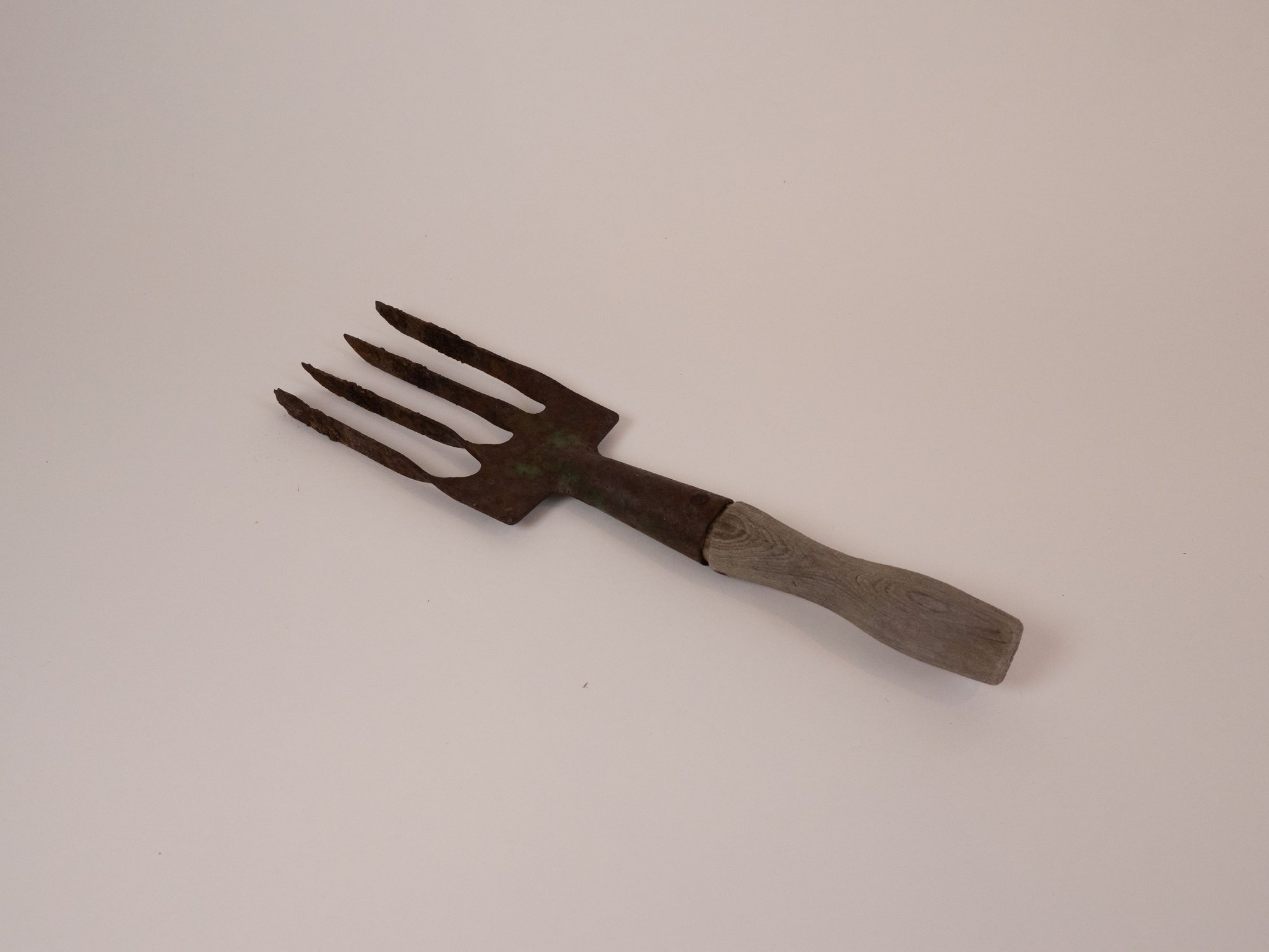 Hand garden fork