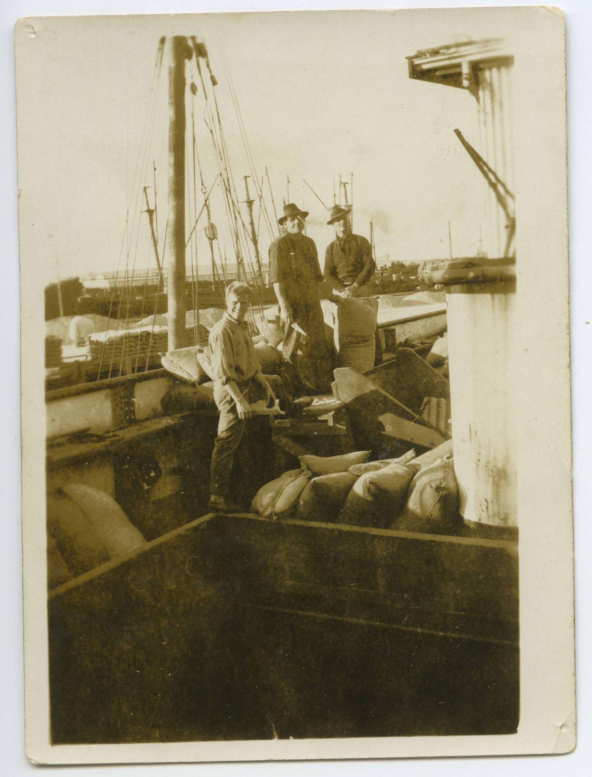 Garthneill crew, barley cleaning