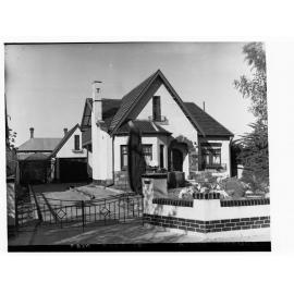 Tourist Bureau showing large house