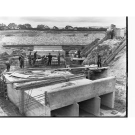 Torrens Floodwater Scheme, men working