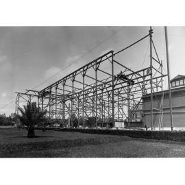 Erecting the New Wing of the Museum