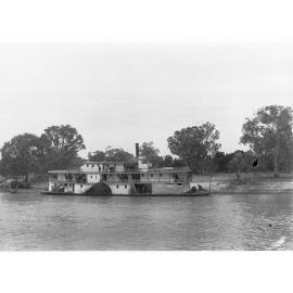 Paddlesteamer "Gem" on River Murray
