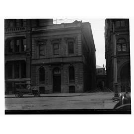 Grenfell Street showing automobile
