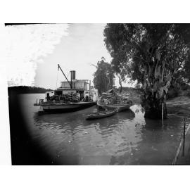 Paddlesteamer landing at Lake Victoria
