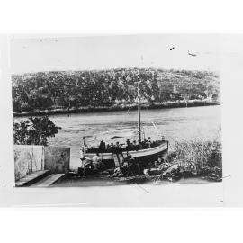 Northern Territory - unloading supplies from boat "Cray Fish" on Victoria River